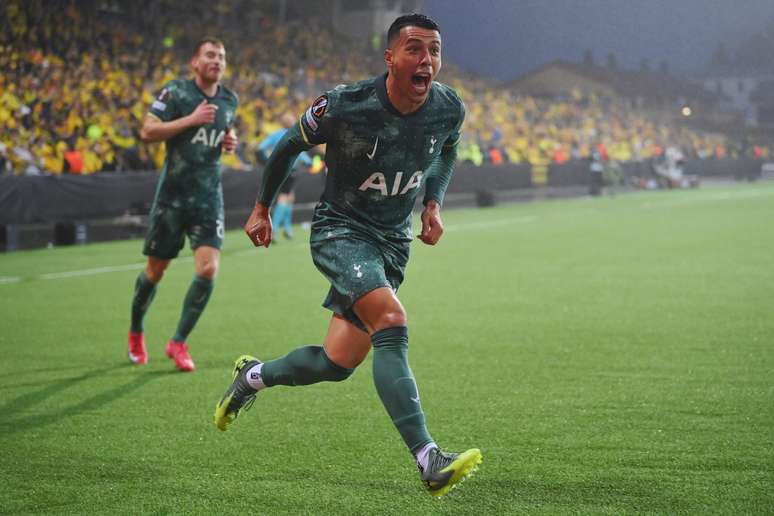 Pedro Porro celebra el segundo gol de Tottenham 