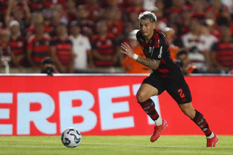 Varela en acción con flamengo -