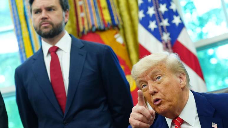 Trump e Vance parabenizaram Prevost. O presidente dos EUA descreveu a elei&ccedil;&atilde;o do primeiro papa americano como 'uma grande honra'