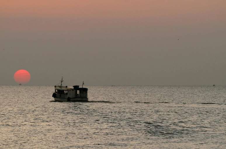 Final de tarde no Rio Tapaj&oacute;s, em Santar&eacute;m, no Par&aacute; 