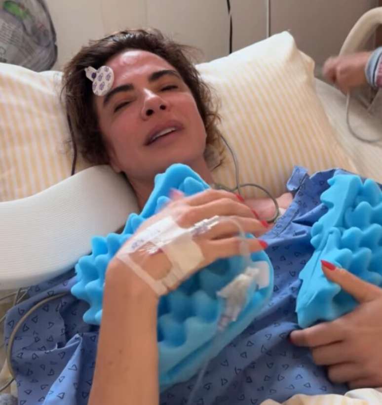 Luciana Gimenez após cirurgia de emergência na coluna.