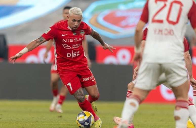Divulgação/Shabab Al-Ahli - Legenda: Guilherme Bala soma quatro títulos nesta temporada