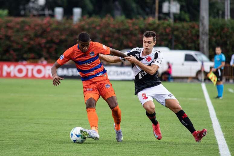 Lucas Piton teve atuação muito aquém em derrota do Vasco no meio de semana –