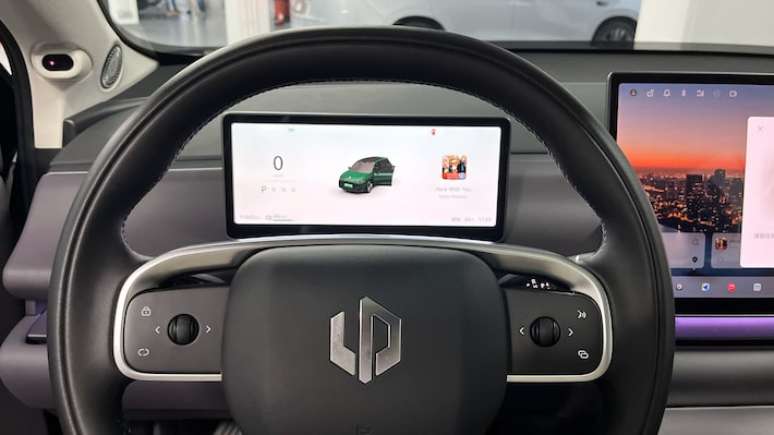 C10 capricha na tecnologia a bordo e promete bom desempenho com motor traseiro de 218 cv