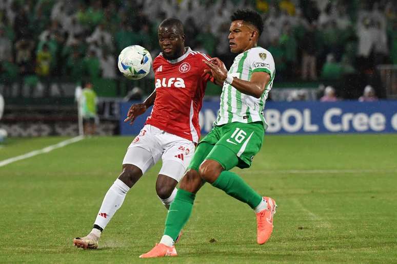 Valencia foi substituído aos 34 minutos do primeiro tempo após sofrer uma lesão muscular –