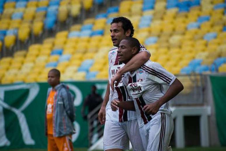Robert celebra el objetivo con Idol Fred