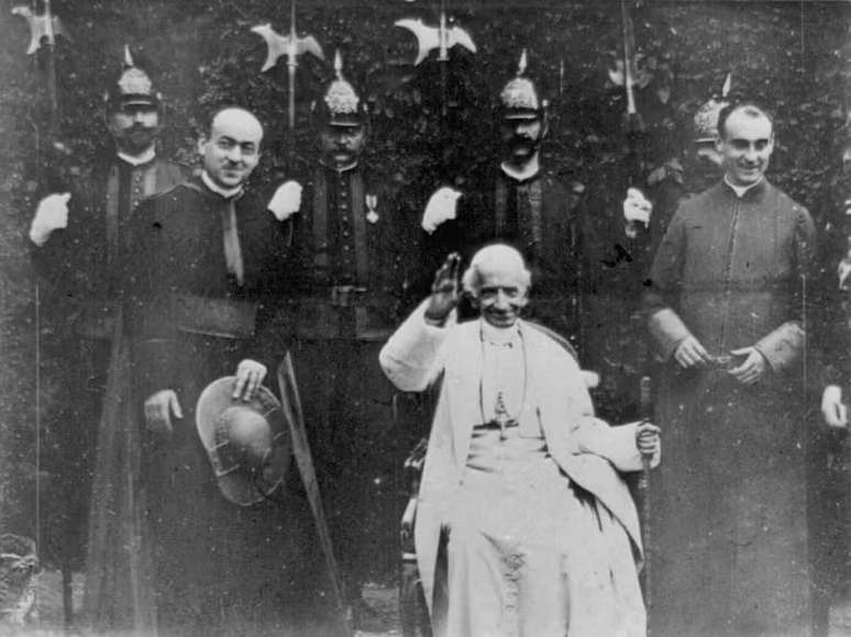 Imagem de vídeo de Leão XIII em 1898, feita pelo inventor William Kennedy Dickson. Papa foi o primeiro pontíficie filmado.