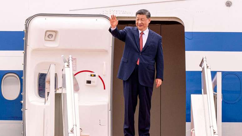 Xi visitou o Vietnã, a Malásia e o Camboja em uma viagem pelo Sudeste Asiático em abril