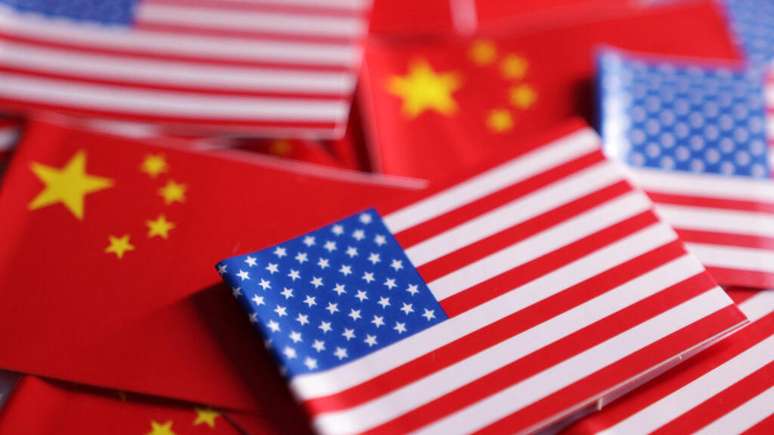 China e Estados Unidos retomam negociações após tarifaço anunciado por Donald Trump seguido de medidas recíprocas da parte de Pequim (imagem ilustrativa).