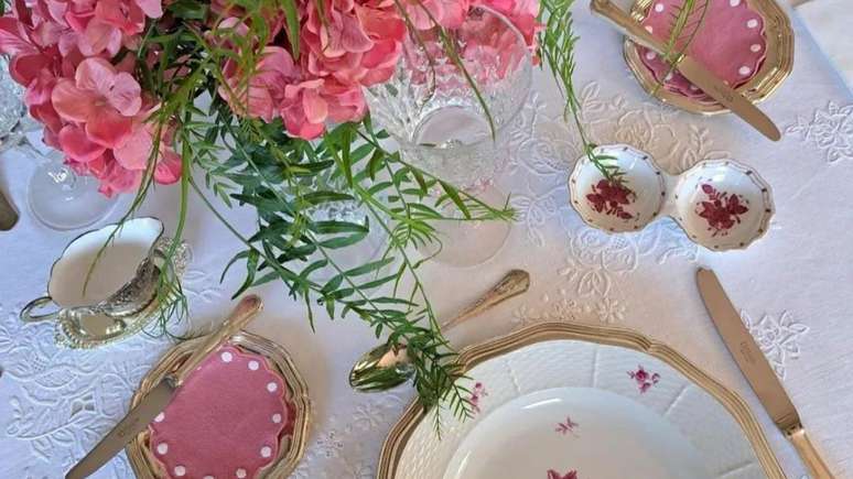 A decoração de Dia das Mães exige uma toalha de mesa simples –