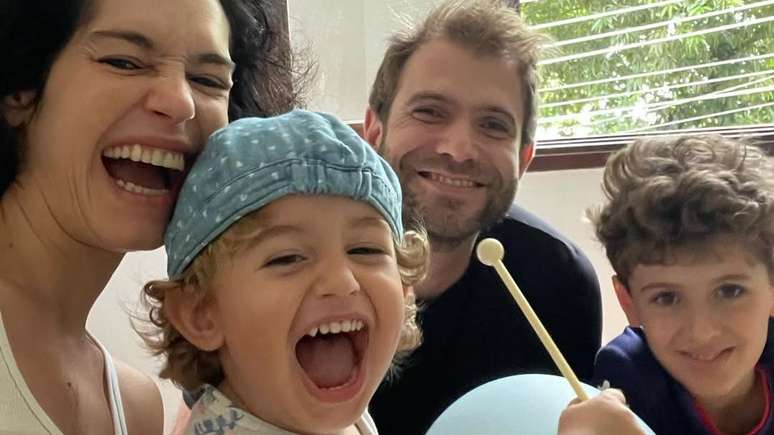 An t -aisteoir Maria Flor lena fear céile, mac Vicente agus Stepson