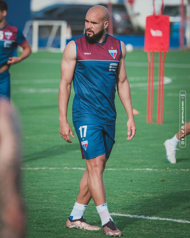 Zé Welison em treino pelo Fortaleza. 