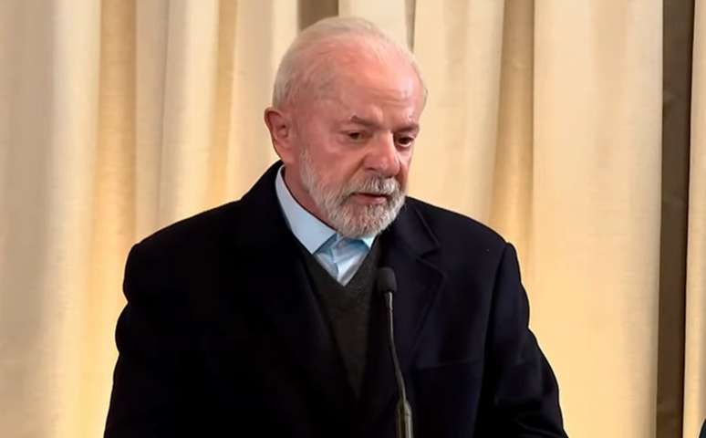 Presidente não explicitou motivos para enviar vice à missa