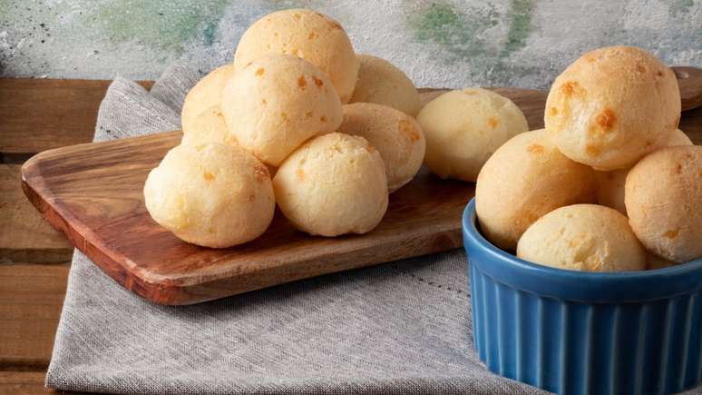 O p&atilde;o de queijo vegano &eacute; uma &oacute;tima op&ccedil;&atilde;o para um caf&eacute; da manh&atilde; de Dia das M&atilde;es &ndash; Foto: Shutterstock