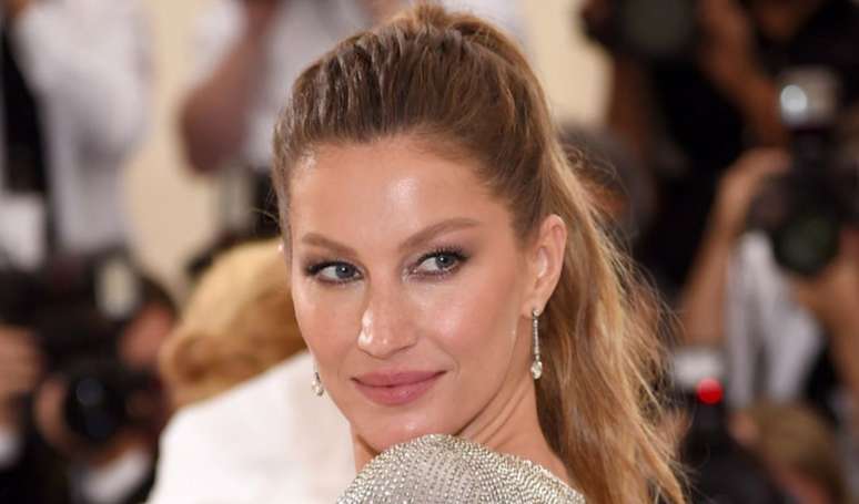 No Dia das Mães, Gisele Bündchen posta primeiras fotos com filho bebê de 3 meses e web faz pedido crucial.