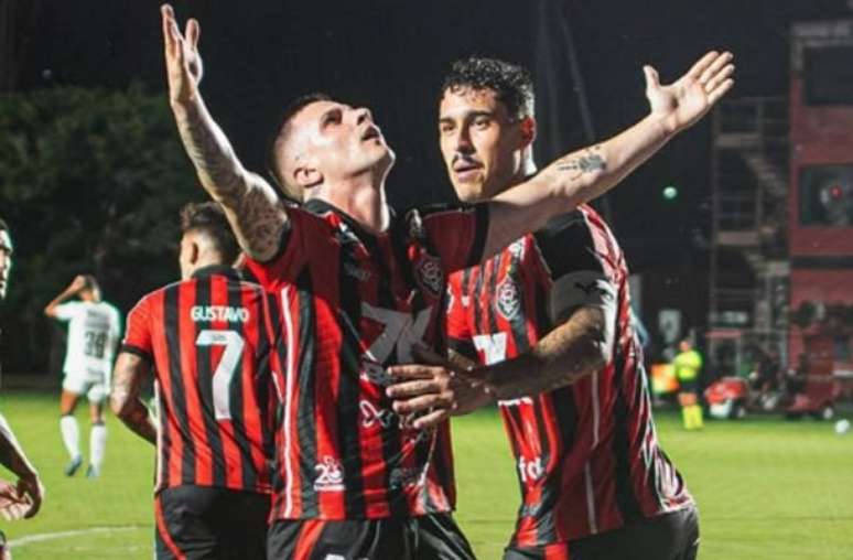 Renato Kaiser puso dos puntajes y ganó la victoria al convertir a Vasco