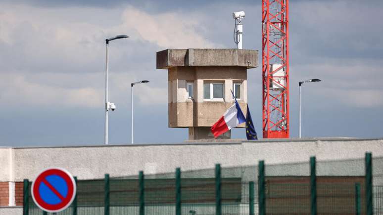 Imagem da prisão de Villepinte, perto de Paris, fotograda em abril de 2025.