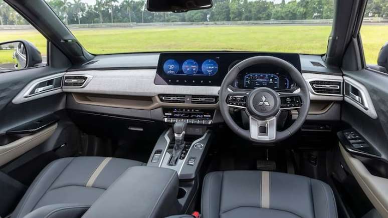 Interior do XForce tem multim&iacute;dia e quadro de instrumentos unidos no topo esquerdo do painel