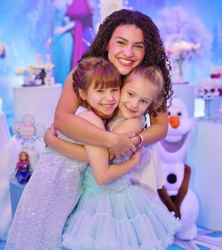 J&uacute;lia, Sofia e Aurora, filhas de Tha&iacute;s Vasconcellos e Ferrugem -