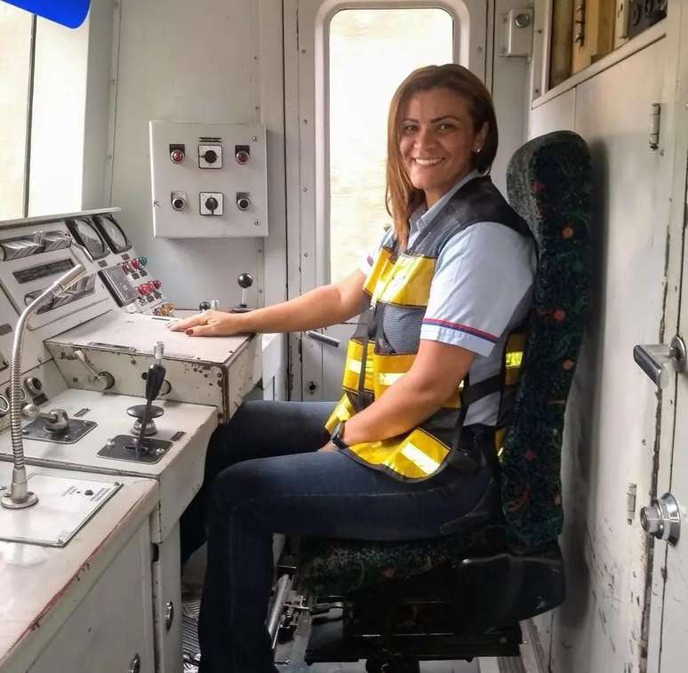 Ivanilda Almeida de Souza apaixonou-se pelo mundo ferroviários vendo trens da Barra Funda, onde o pai tinha uma banca de jornal.