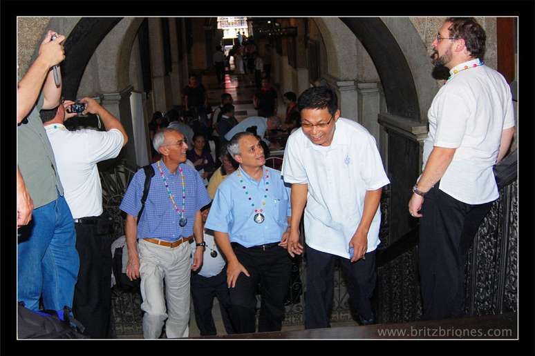 Frei Pelayo e papa Leão XIV durante atuação missionária nas Filipinas