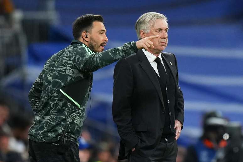 Carlo and his son Davide during a game of Real Madrid Carlo and his son Davide during a game of Real Madrid