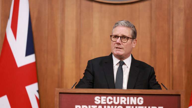 O primeiro-ministro da Grã-Bretanha, Keir Starmer, durante uma coletiva de imprensa sobre migração, em Londres, em 12 de maio de 2025.
