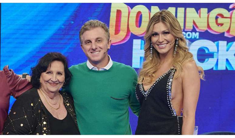Dona Déa Lúcia e Lívia Andrade brigaram nos bastidores do 'Domingão com Huck'.