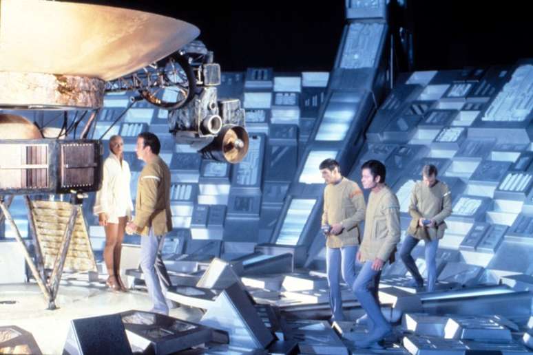 STAR TREK: THE MOTION PICTURE, Persis Khambatta, William Shatner, Leonard Nimoy, DeForest Kelley, Stephen Collins, 1979. ©Paramount. Courtesy: Everett Collection.©Paramount/Courtesy Everett 