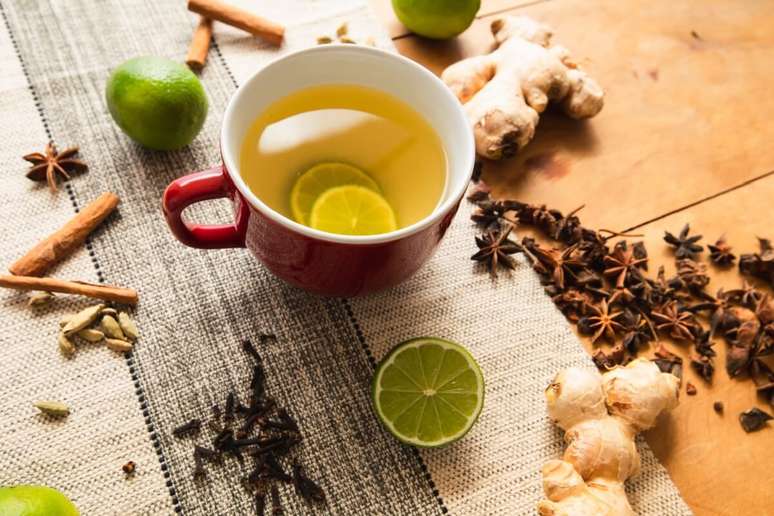 Chá verde com limão e especiarias