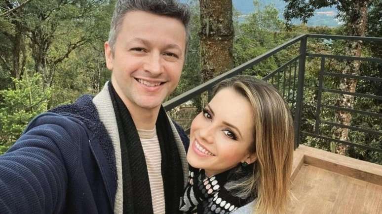 Lucas Lima se declara a Sandy em homenagem
