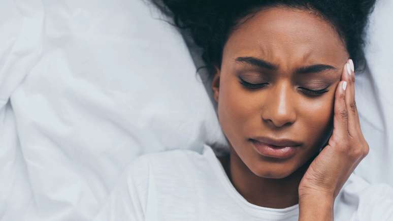 Learn four ways to use essential oils to relieve headache