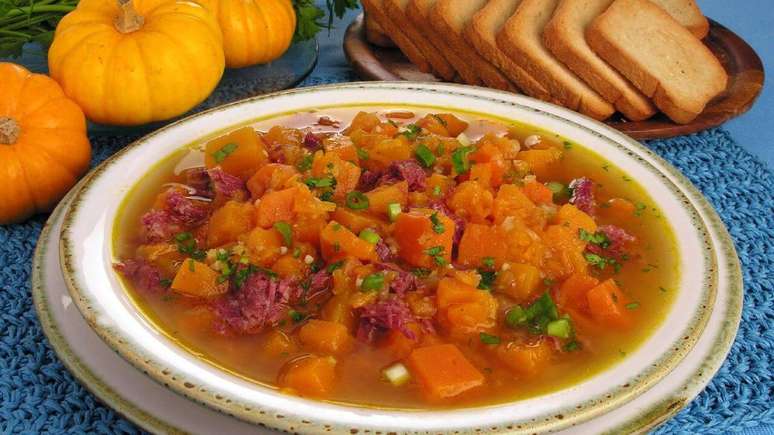 Sopa de abóbora com carne-seca – Foto: Stela Handa