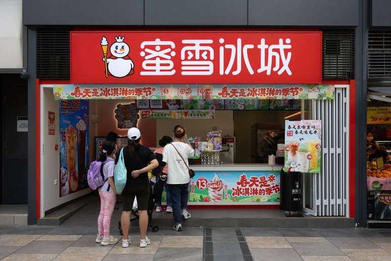 A Mixue tem mais de 45 mil unidades espalhadas pela China e outros 11 países — como Singapura e Tailândia