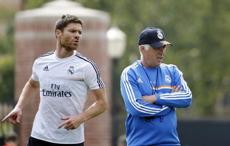 Xabi Alonso e Carlo Ancelotti chegaram a trabalhar juntos no Real e no Bayern 