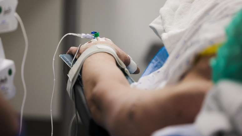 Justice requires the health plan to reimburse the hemodialysis sessions of patients with chronic disease