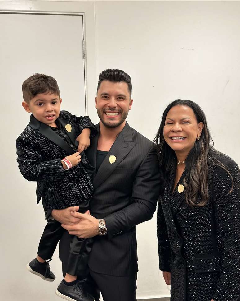 M&atilde;e de Mar&iacute;lia Mendon&ccedil;a revela rea&ccedil;&atilde;o ao ouvir neto falar em saudade da cantora pela primeira vez