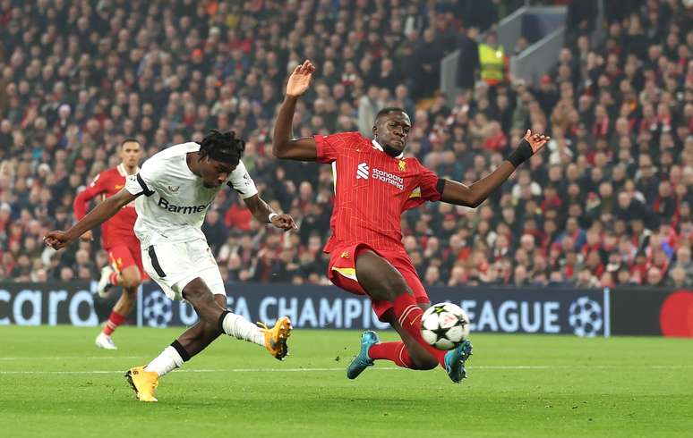 Frimpong em ação contra o Liverpool 