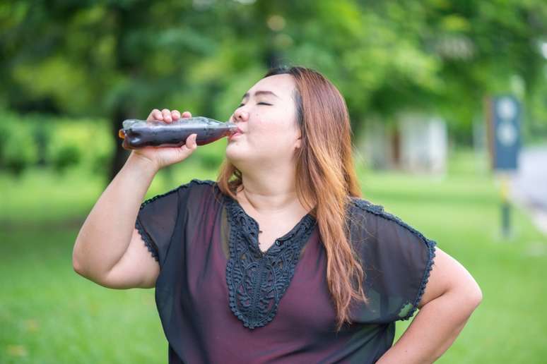 People with overweight and often consume soda are strongly at risk of developing kidney stones People with overweight and often consume soda are strongly at risk of developing kidney stones