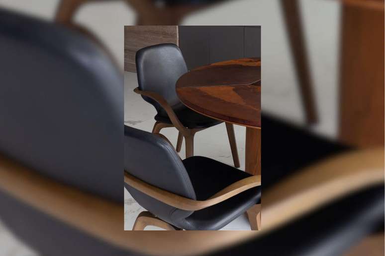 Cadeiras de couro costumam ser mais f&aacute;ceis de manter a limpeza Projeto: Gleuse Ferreira Arquitetura |