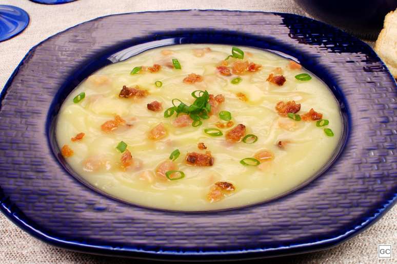 Caldo de batata com queijo e bacon – Foto: Guia da Cozinha