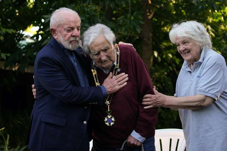Pepe Mujica e o presidente Lula eram próximos e visitaram um ao outro em seus respectivos países