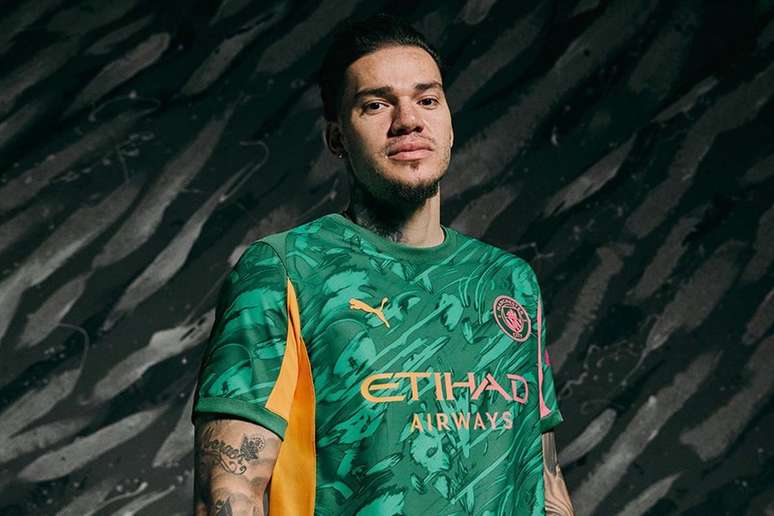 Ederson com o novo uniforme para 2025/26 –
