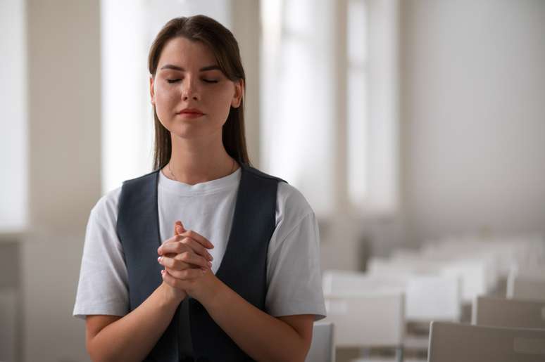 Nossa Senhora é invocada pelos fiéis para interceder em casos de doenças e conflitos em casa