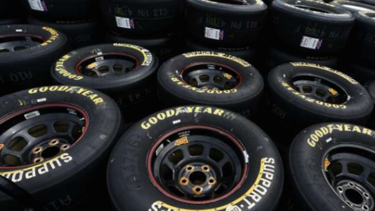 Pneus da empresa americana Goodyear, suspeita de ter ocultado defeitos em pneus de caminhões que causaram acidentes.