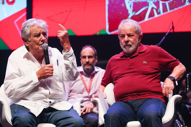 Mujica e Lula durante encontro em São Paulo, em 2020
