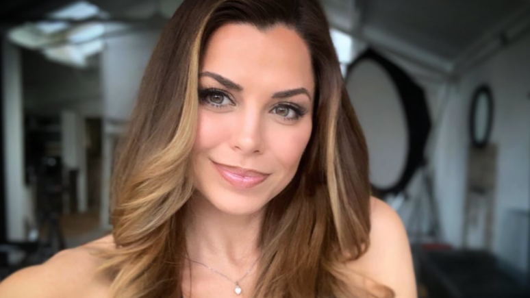 Louise Glover, ex-coelhinha da Playboy