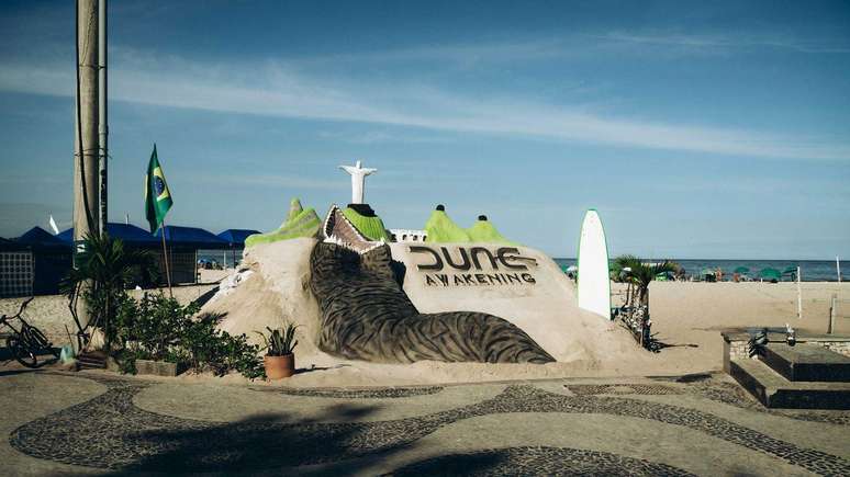 Dune: Awakening traz verme de areia para a Praia de Copacabana no Rio de Janeiro