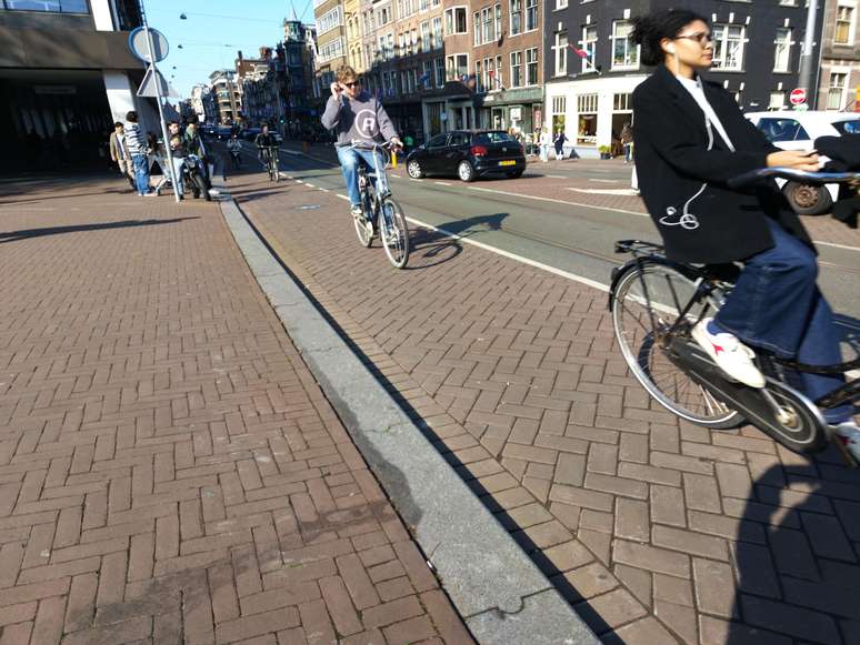 Bicicletas são os principais meios de transporte de Amsterdã