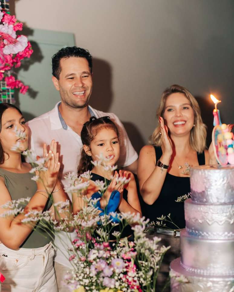 Filho de Leonardo comemora anivers&aacute;rio da filha sem o pai e aus&ecirc;ncia chama aten&ccedil;&atilde;o